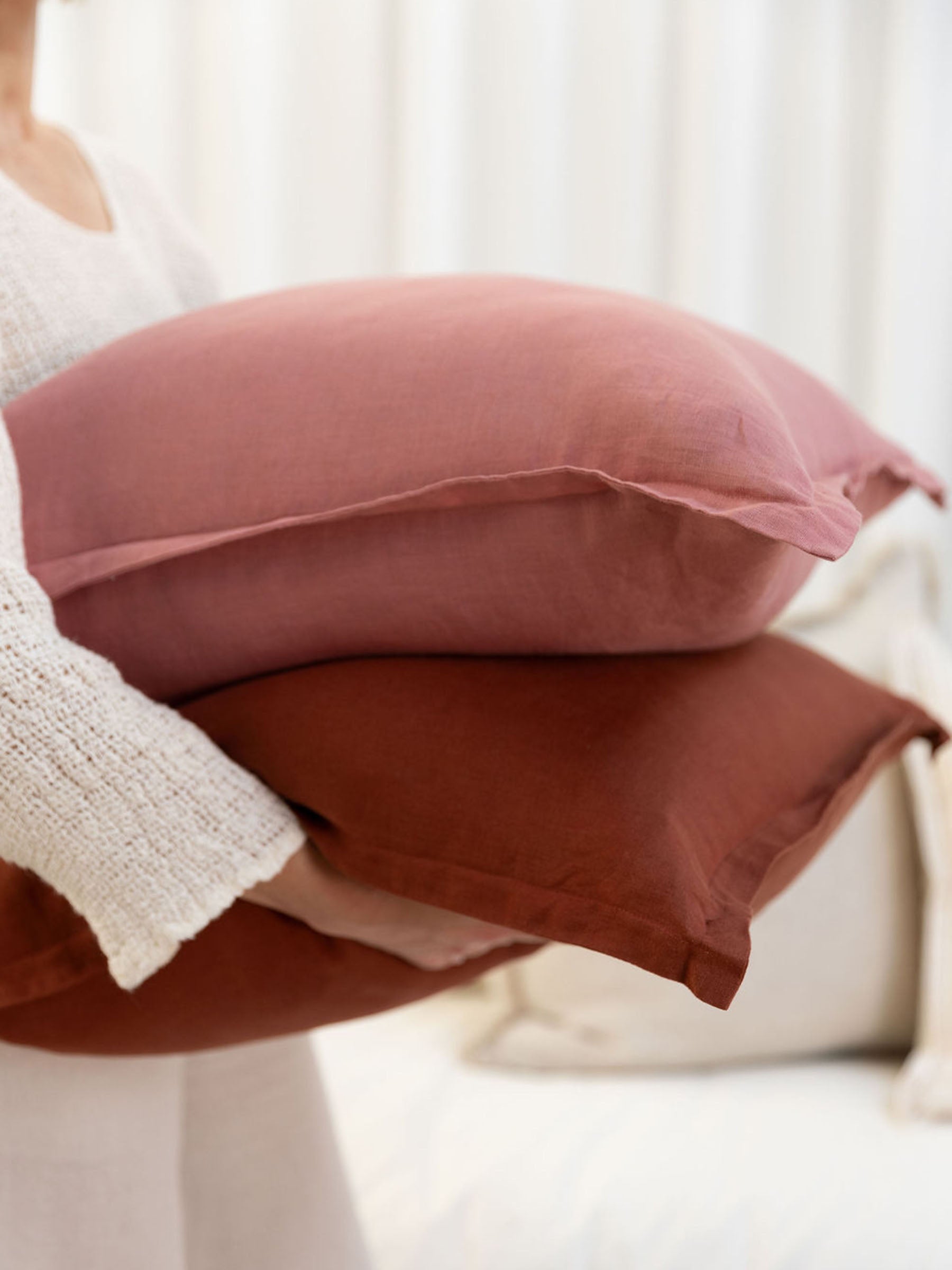 Reversi® Linen Flange Cushion Berry / Merlot