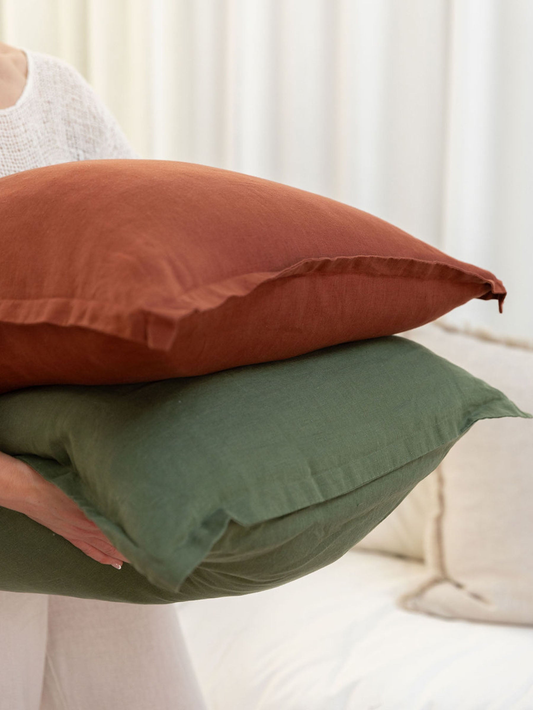 Reversi® Linen Flange Cushion Basil / Merlot