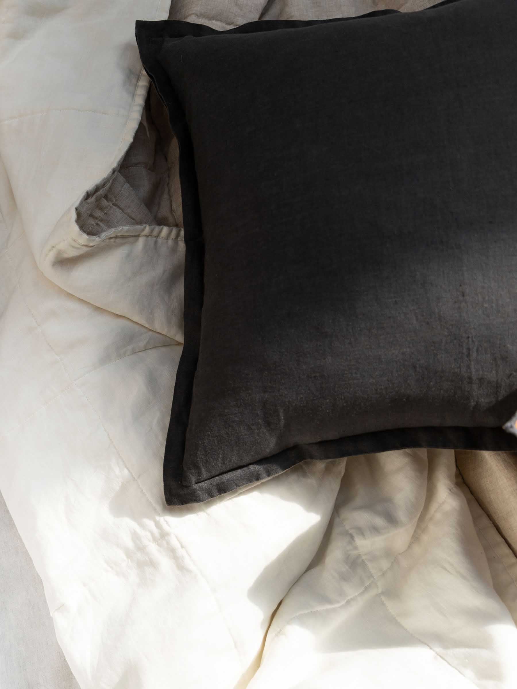 Felix Linen Cushion Pepper