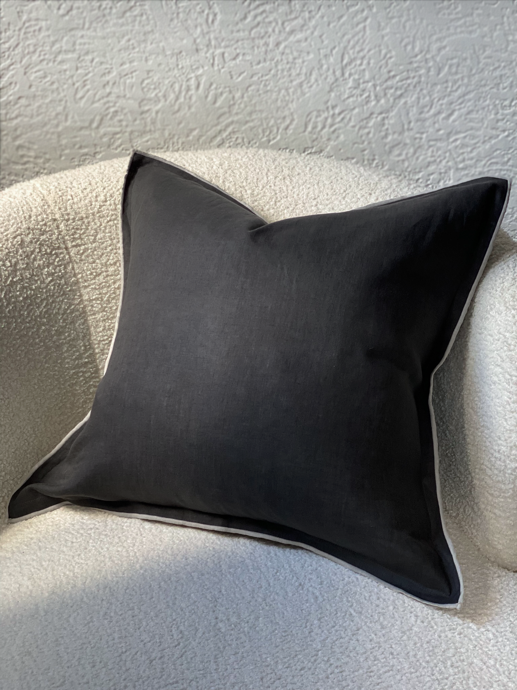 Harlow Linen Cushion Pepper