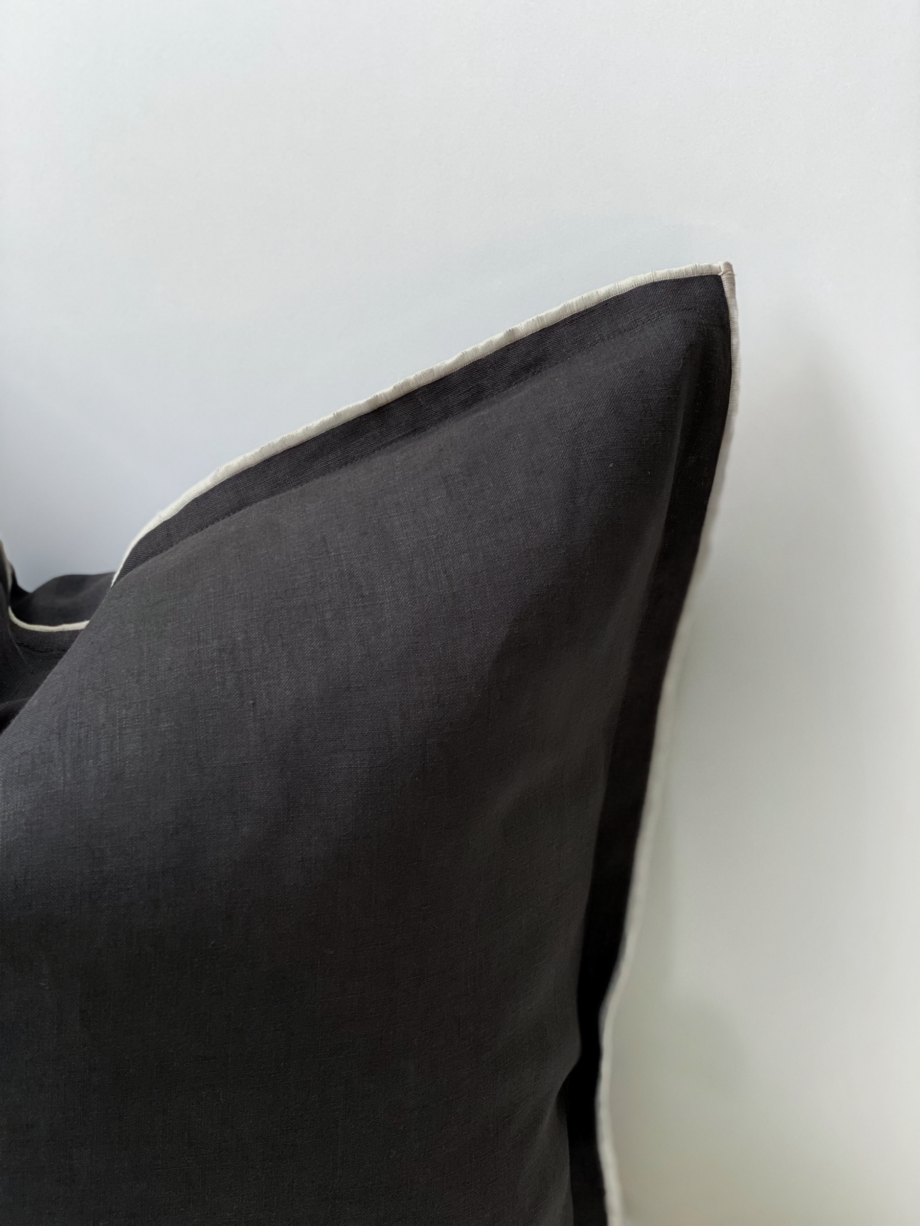 Harlow Linen Cushion Pepper