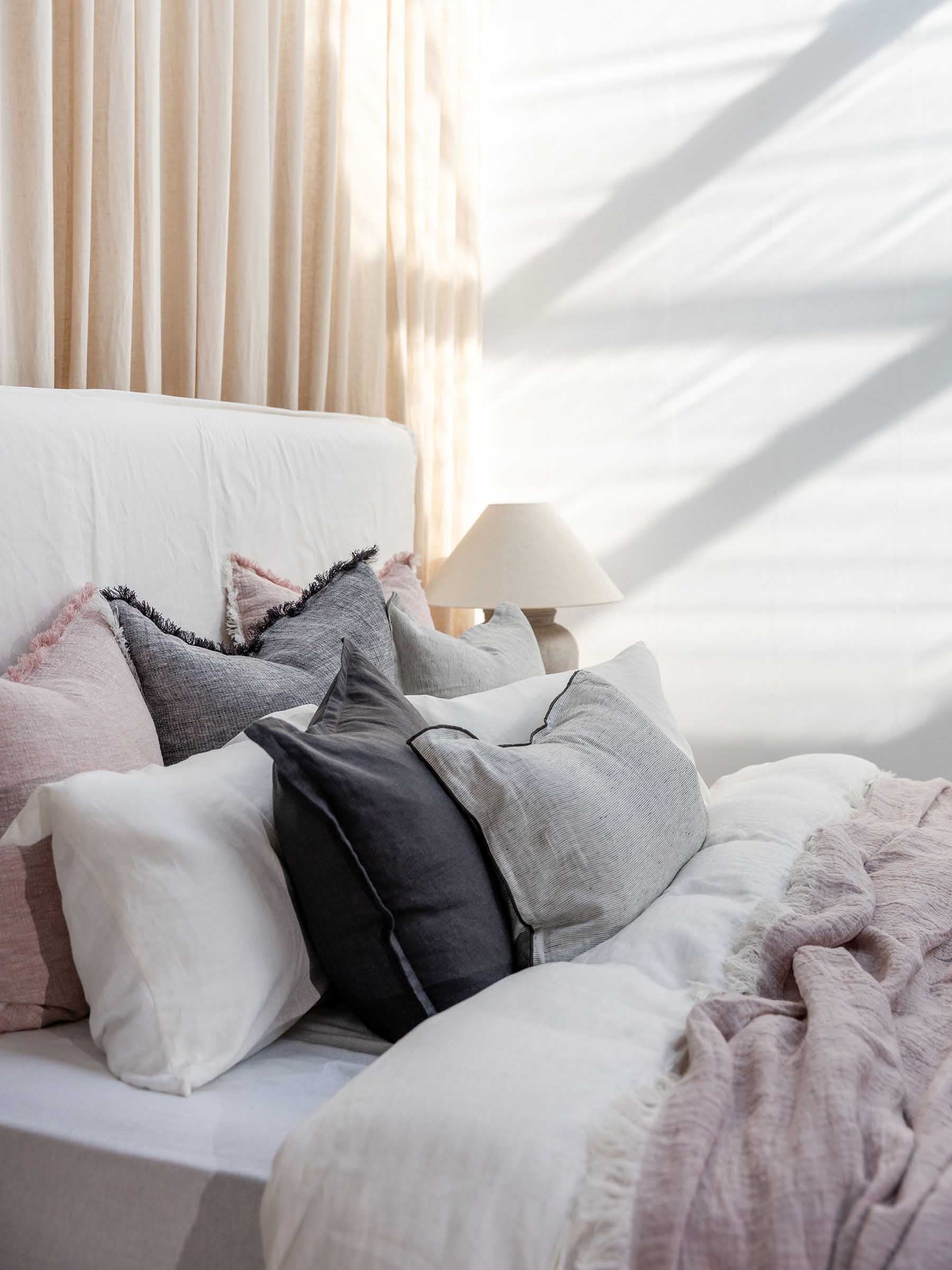 Oliver Fringed Heavy Linen Throw | Bed Cover Lavender Pink