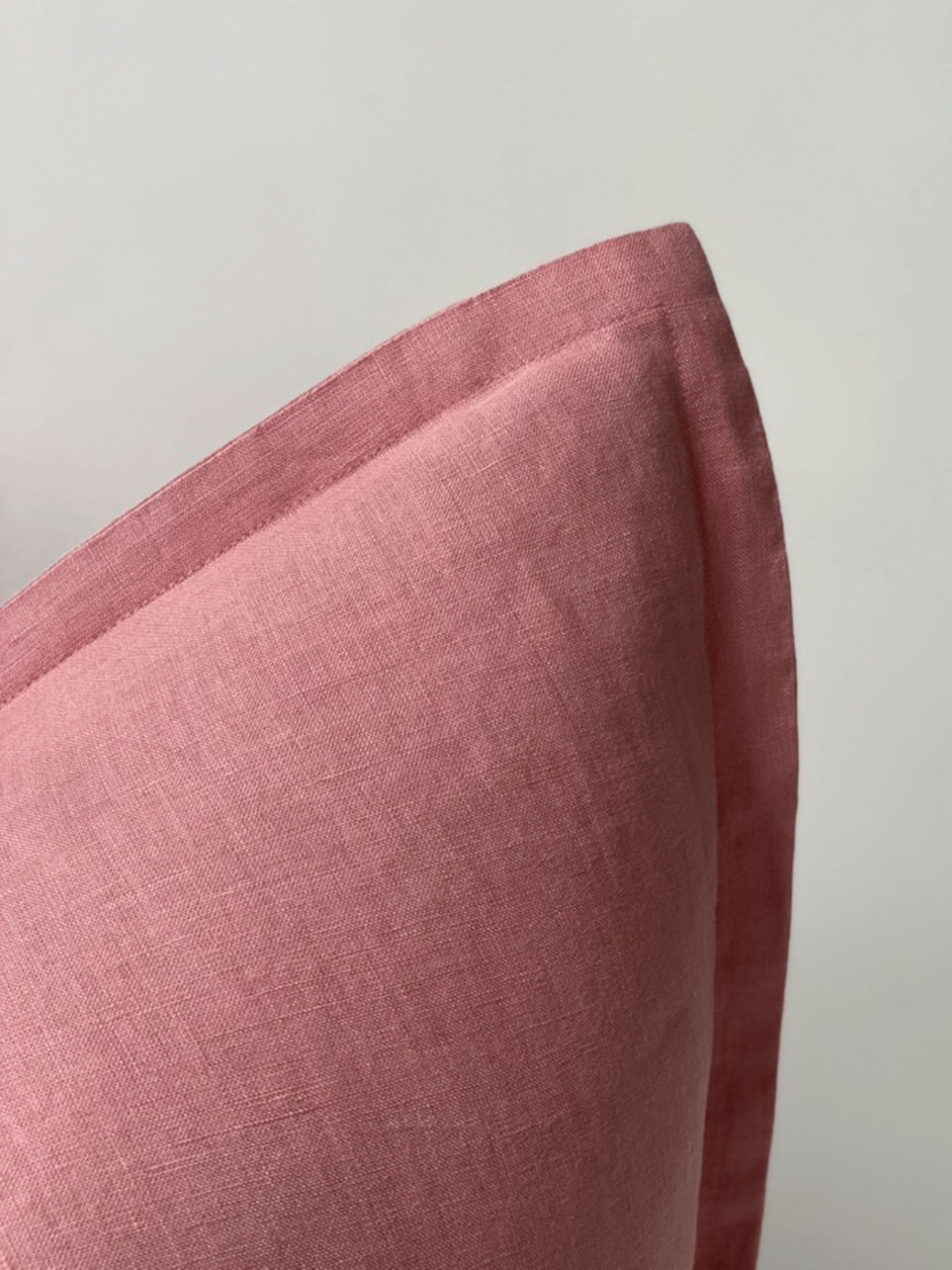 Reversi® Linen Flange Cushion Berry / Merlot