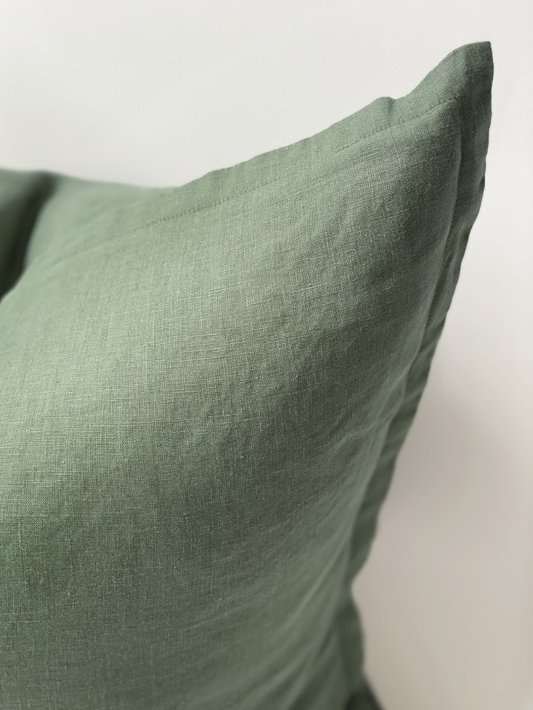 Reversi® Linen Flange Cushion Fern / Basil