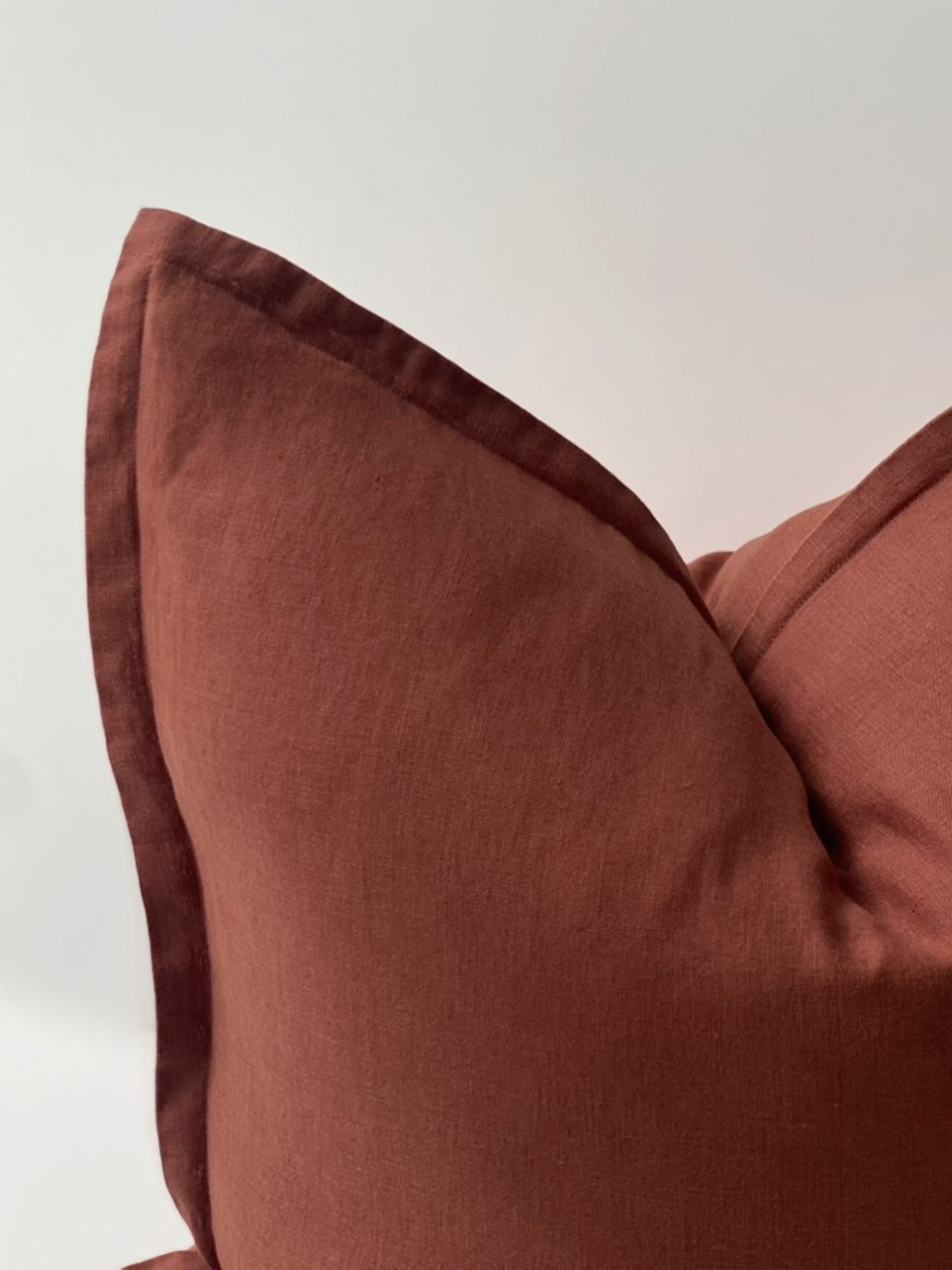 Reversi® Linen Flange Cushion Basil / Merlot