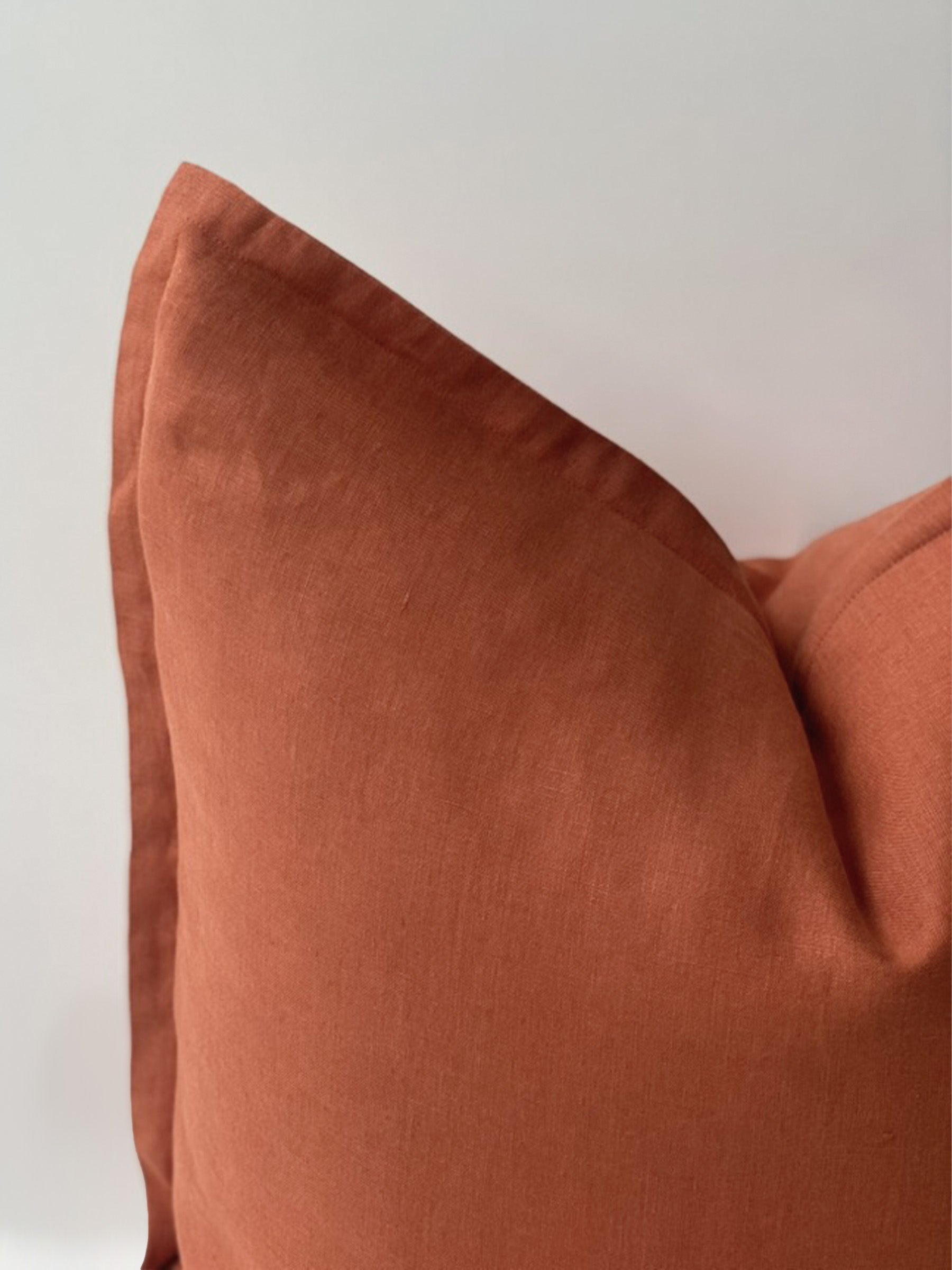 Reversi® Linen Flange Cushion Clay / Rust
