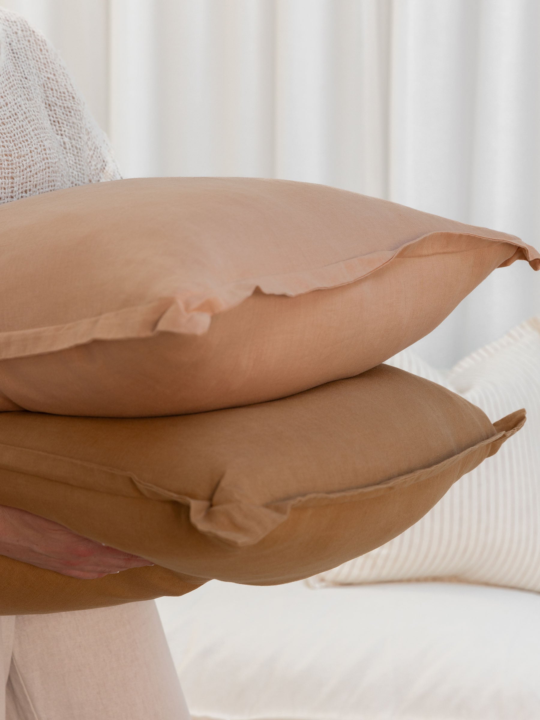 Reversi® Linen Flange Cushion Peach Sand / Butterscotch