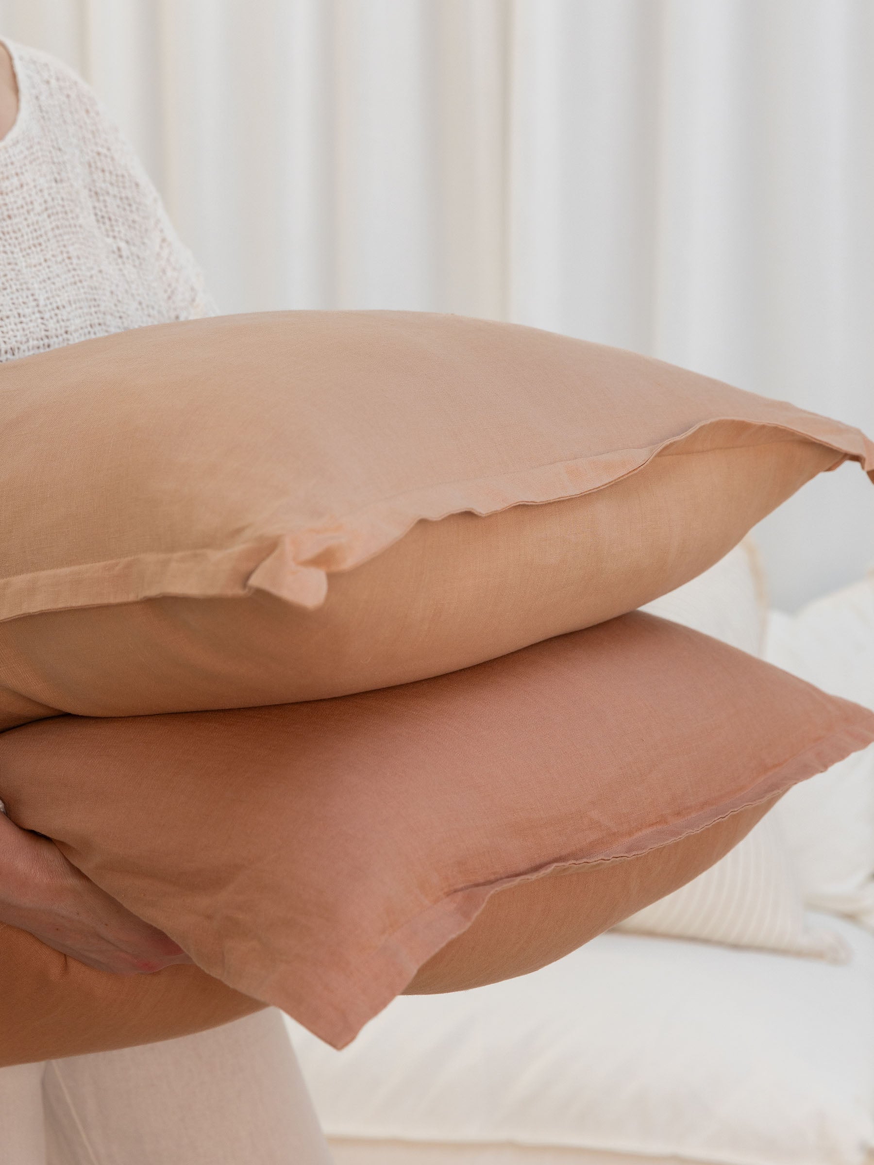 Reversi® Linen Flange Cushion Peach Sand / Clay