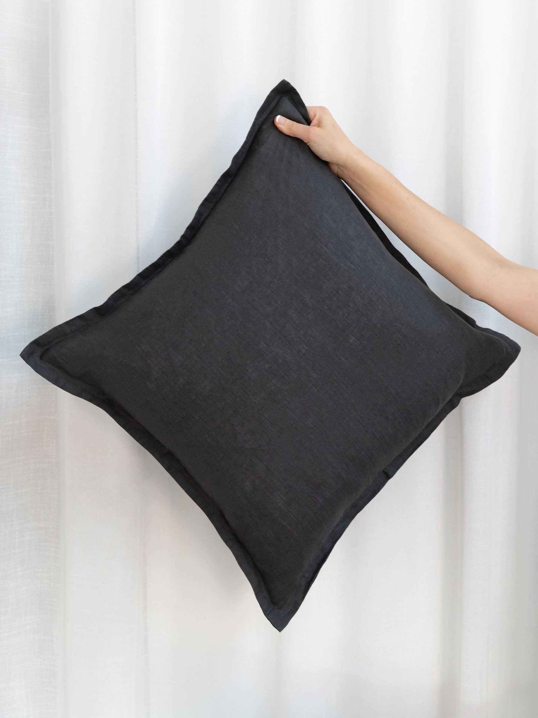 Felix Linen Cushion Pepper