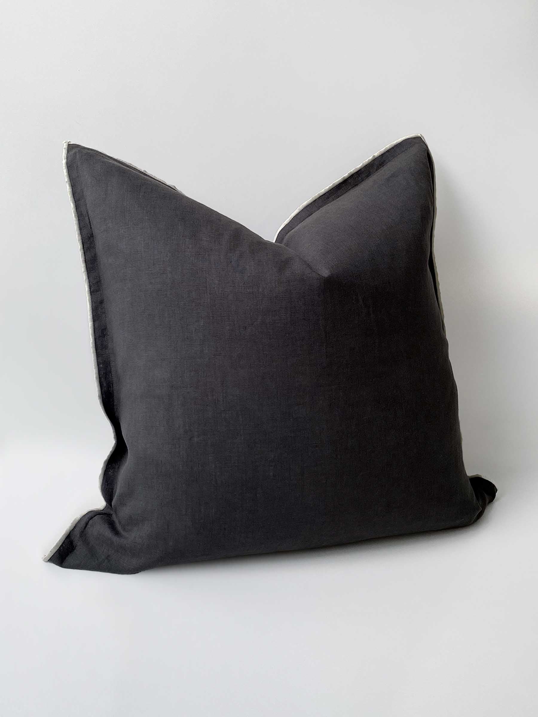 Harlow Linen Cushion Pepper