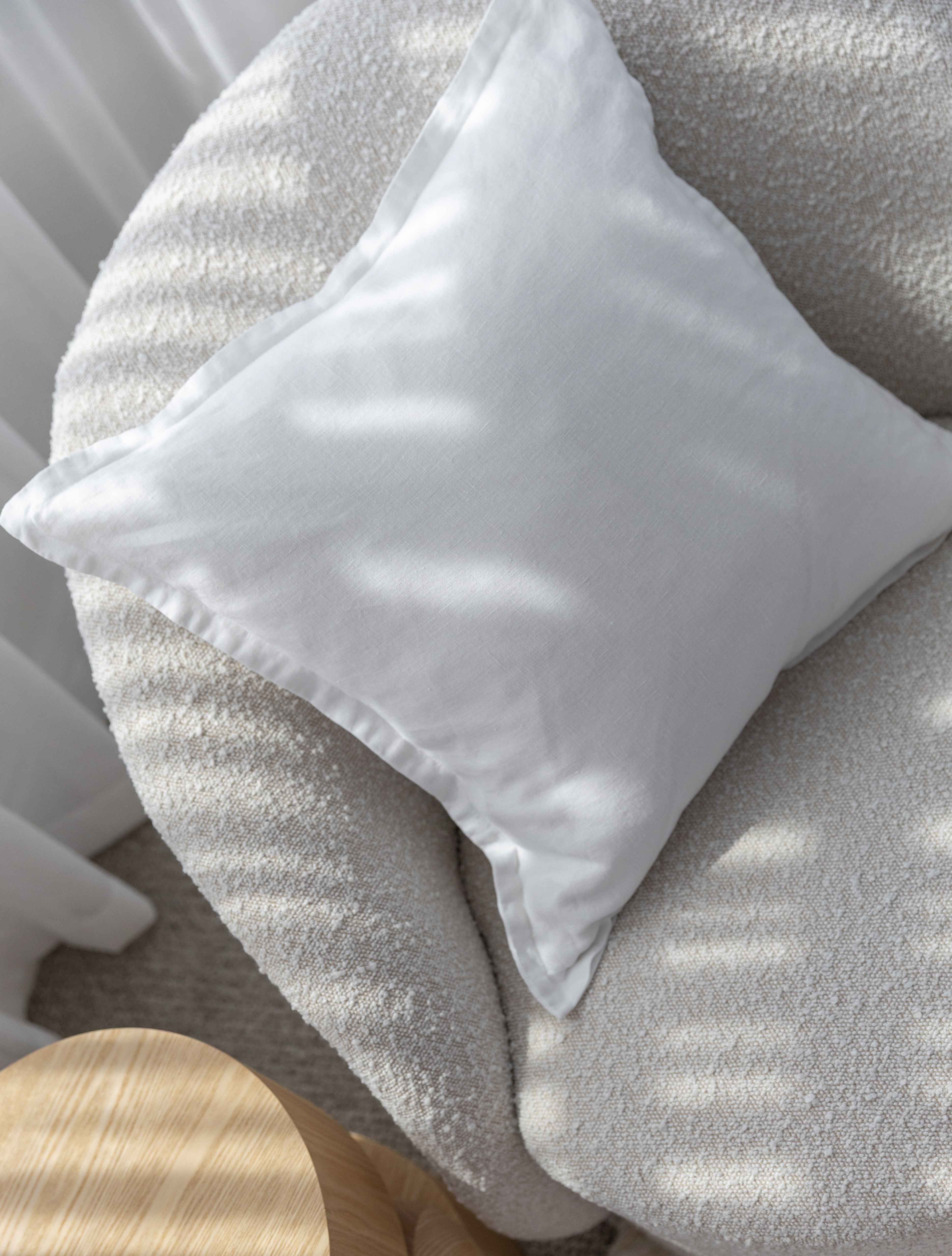 Peta Linen Cushion White