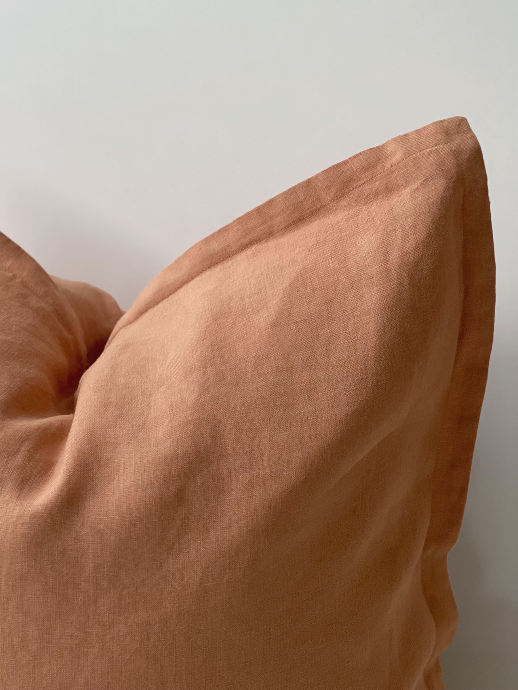 Reversi® Linen Flange Cushion Clay / Rust